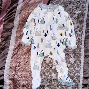 Newborn clothing